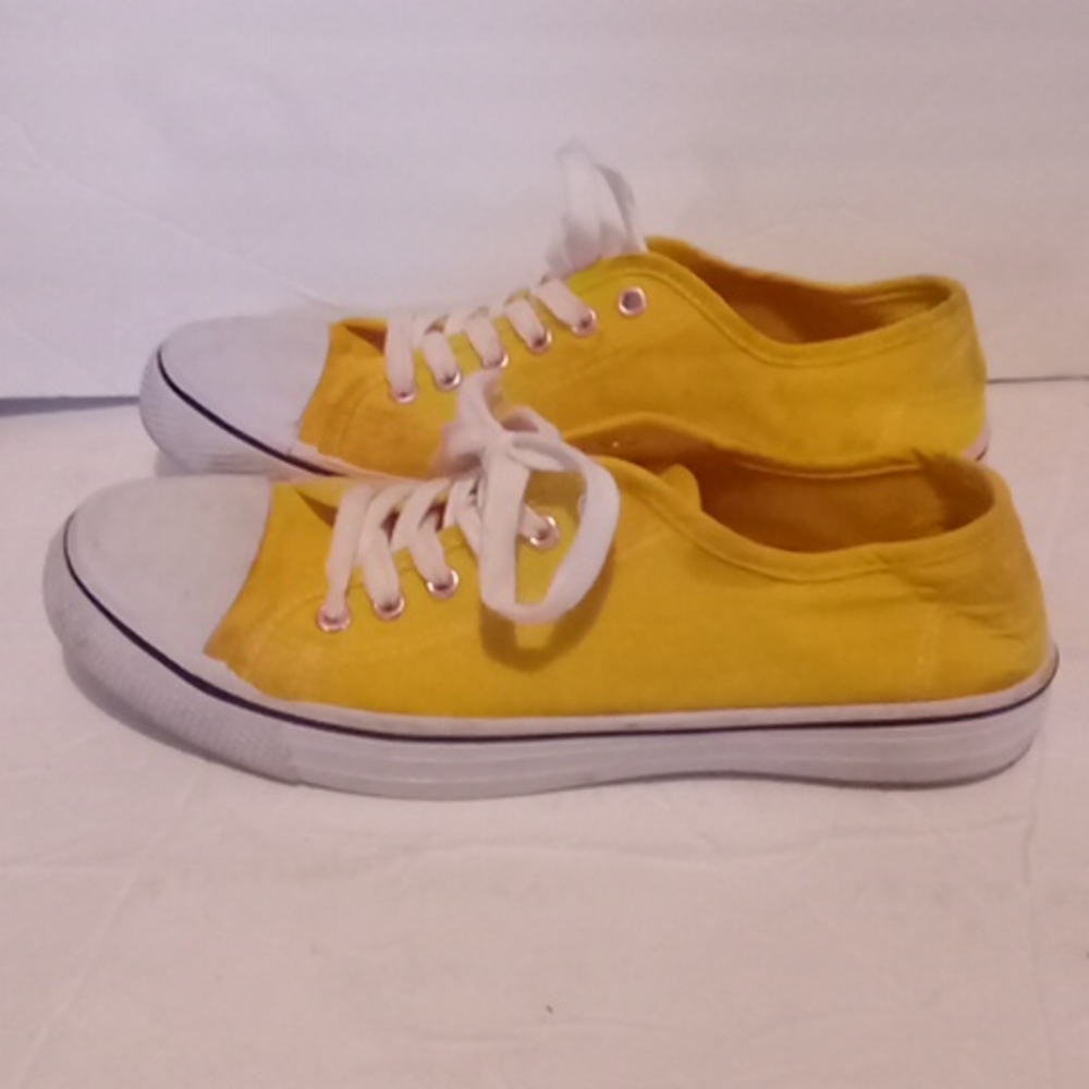 Charles Albert yellow sneakers
